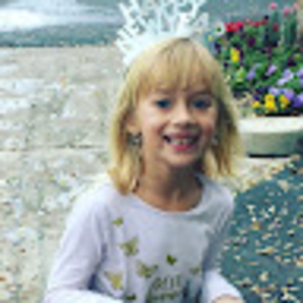 Meet your Posher, Elise